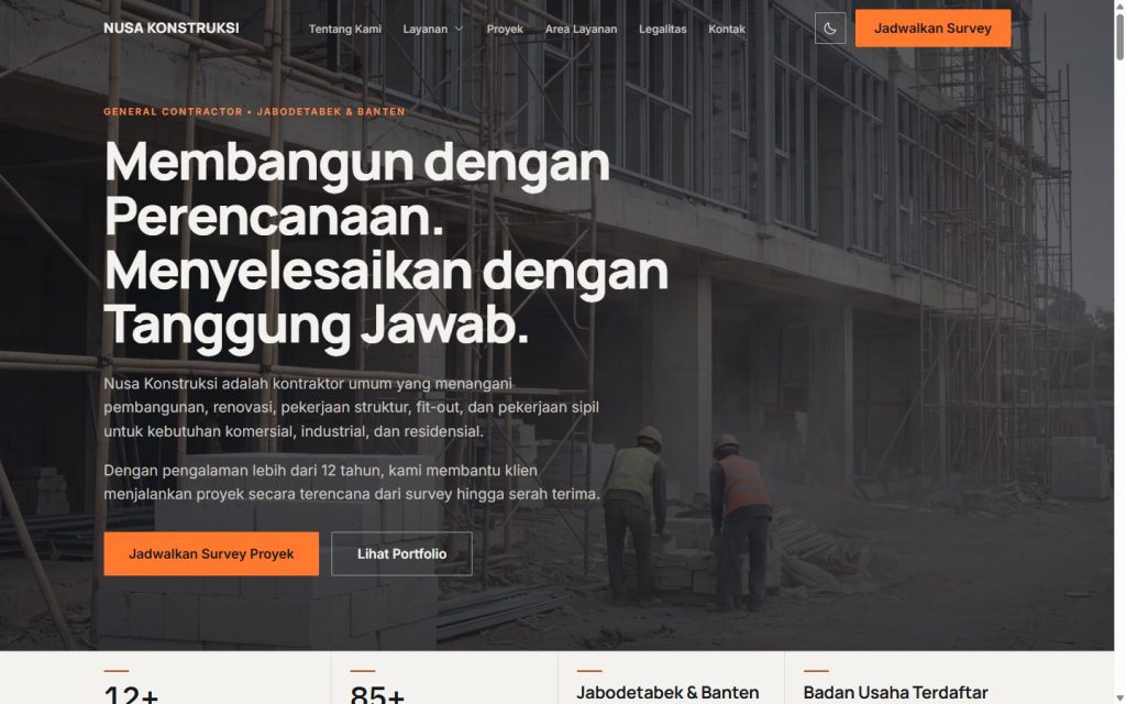 Tampilan halaman depan website Nusa Konstruksi, contoh desain untuk industri Kontraktor