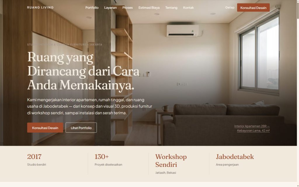 Tampilan halaman depan website Ruang Living, contoh desain untuk industri Website Interior Design