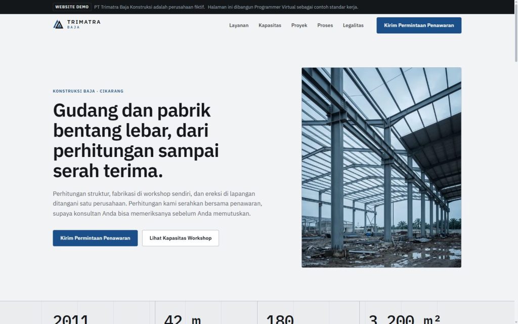 Tampilan halaman depan website Trimatra Baja, contoh desain untuk industri Kontraktor